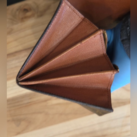 LOUIS VUITTON WALLET - Picture 6 of 16